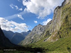 Along_the_Road_to_Milford_Sound_4x3