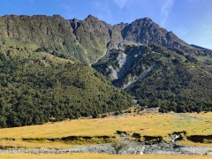 Walking_in_Mt_Aspiring_National_Park_4x3