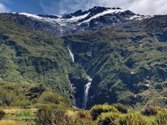 Waterfall_in_the_Matukituki_Valley_4x3